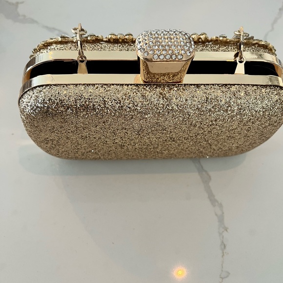 Gold glitter clutch with removable chain NWOT - Picture 3 of 4